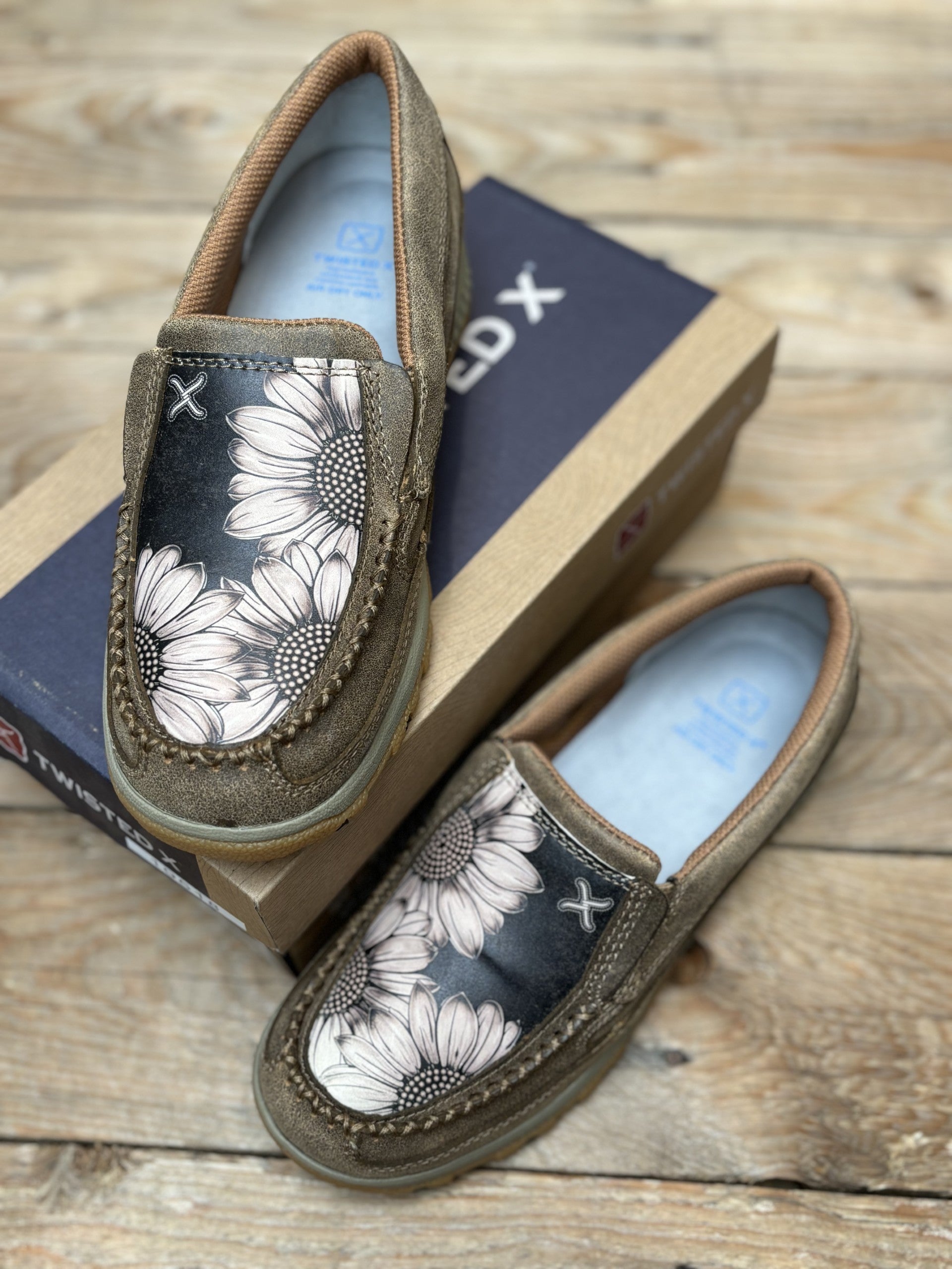 Womens Twisted X Flower Cellstretch Slip on Moc - Bomber / Flower (7229072375885)