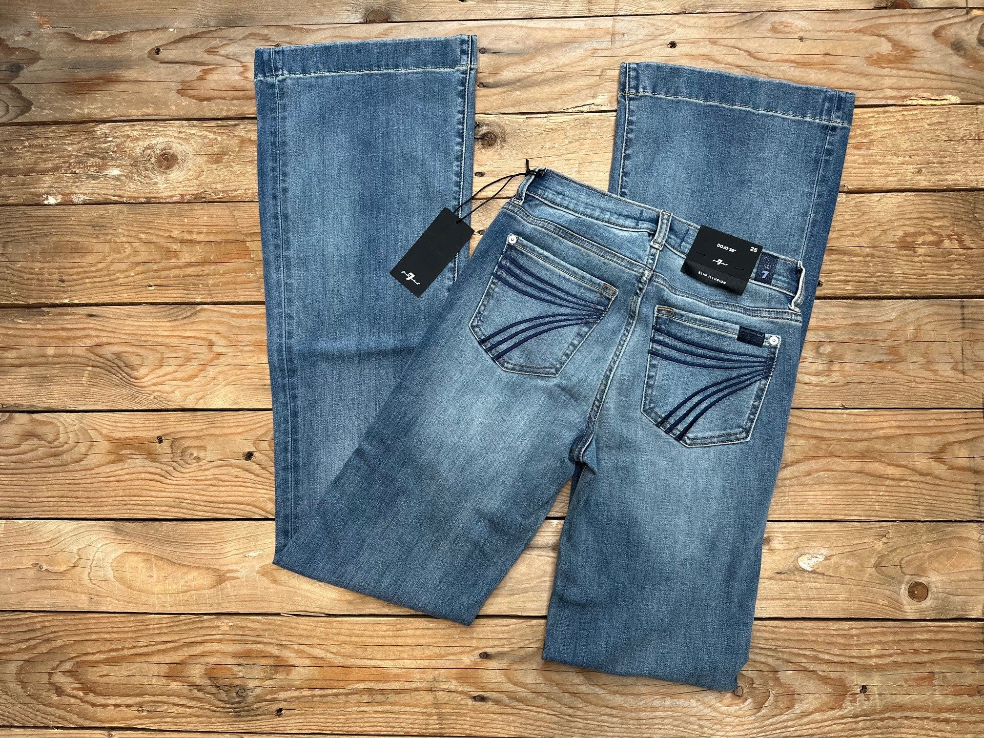 Womens 7 For all Mankind Dojo Jean - 36 Leg - Distressed Authentic Light