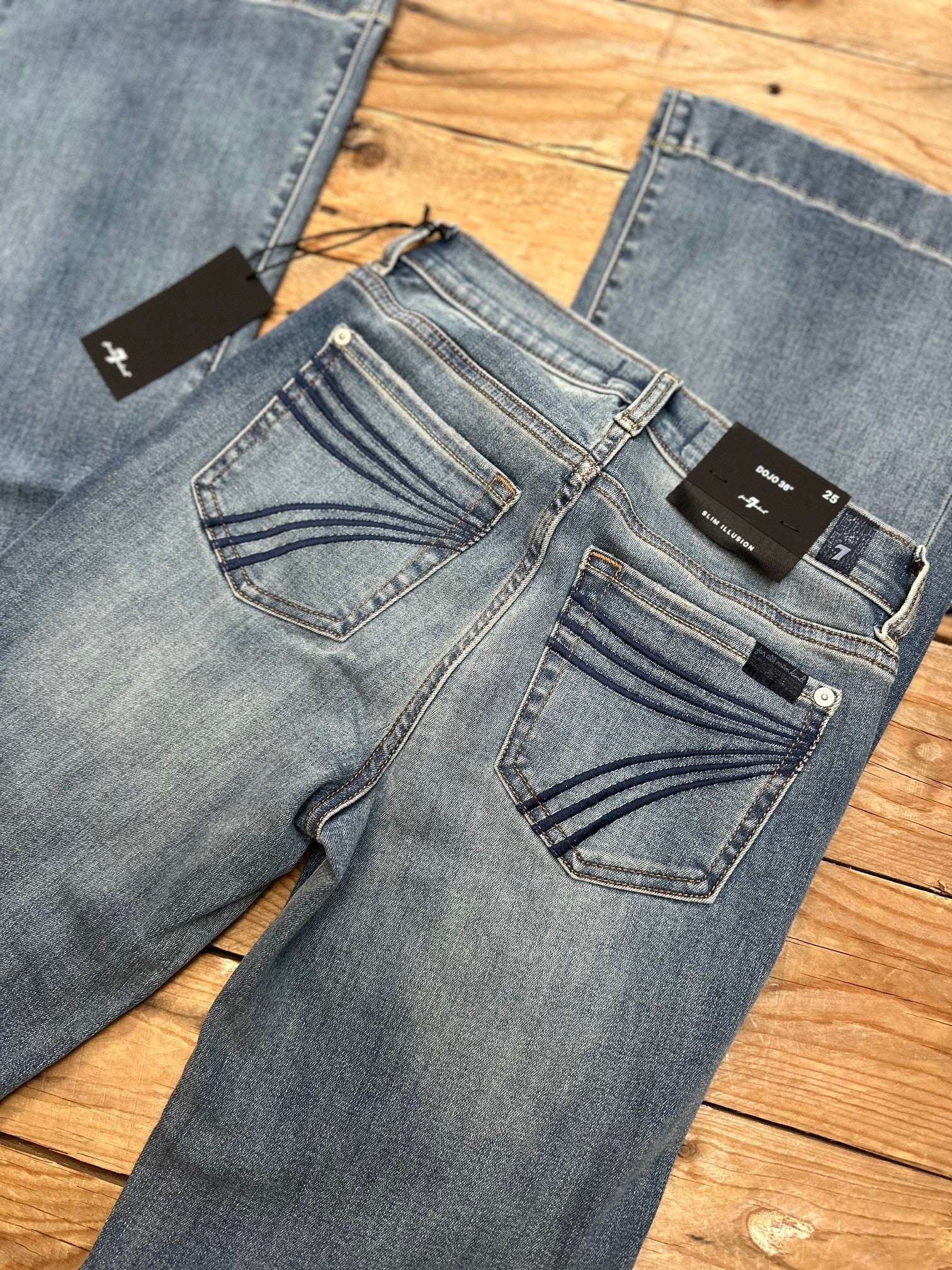 Womens 7 For all Mankind Dojo Jean - 36 Leg - Distressed Authentic Light