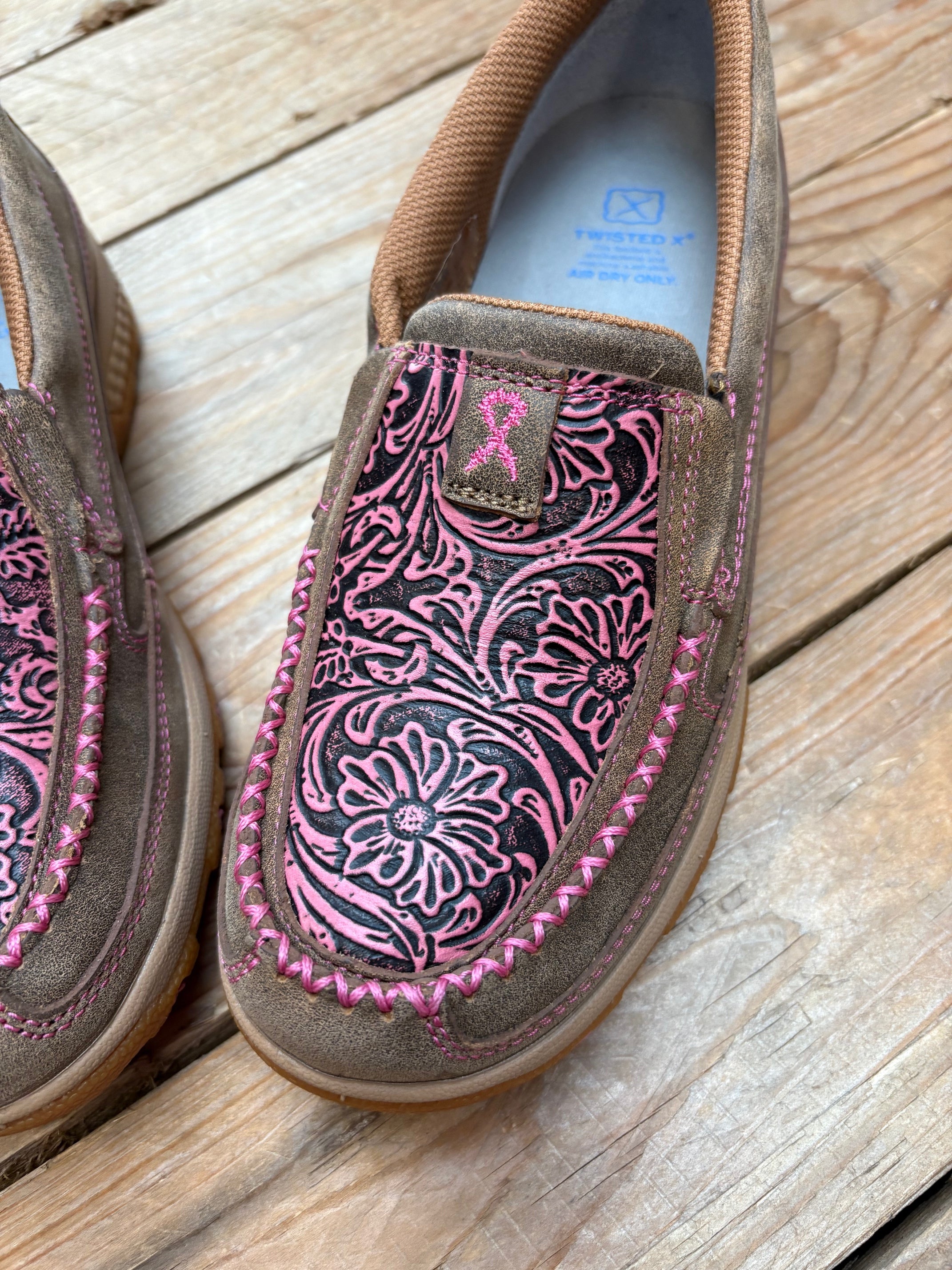 Womens Twisted X Tooled Cell Stretch Moc - Bomber / Pink