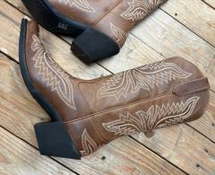 Womens Ariat Round Up Collins D Toe Western Boot - Smoked Wheat