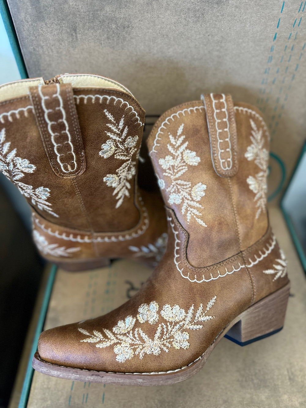 Womens Ropers Wynona Shortie Ankle Boot Snip Toe - Vintage Tan