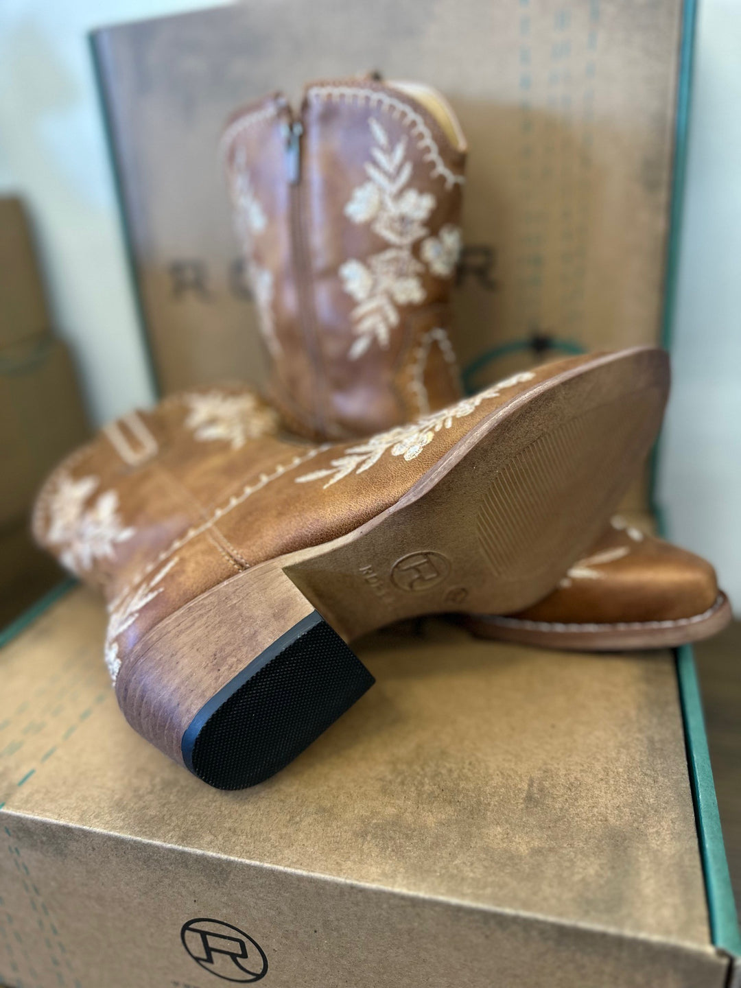 Womens Ropers Wynona Shortie Ankle Boot Snip Toe - Vintage Tan