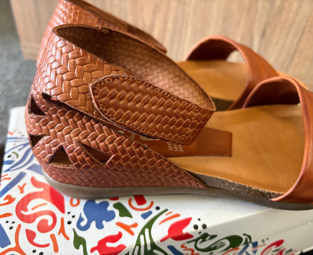 Womens Zeta Raisin Sandal - Cuero / Cuero