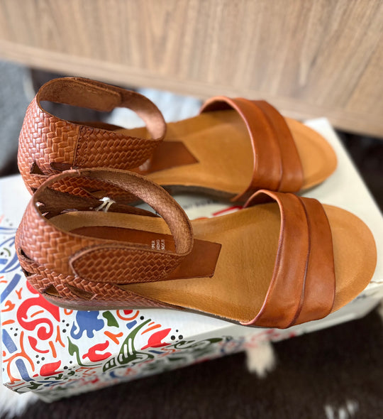 Womens Zeta Raisin Sandal - Cuero / Cuero