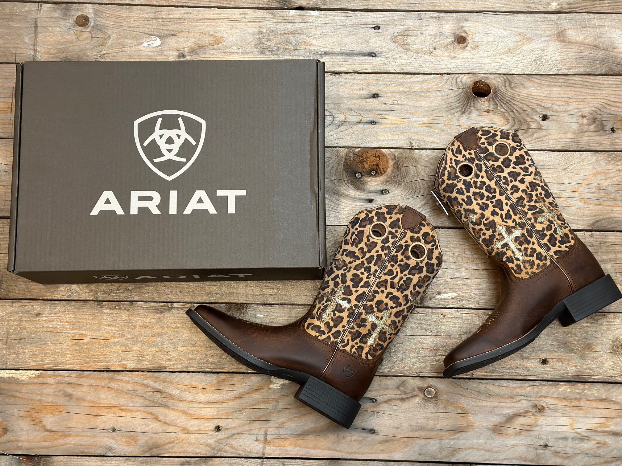 Womens Ariat Round Up Crossroads Sparkle Leopard Boot (6853637537869)